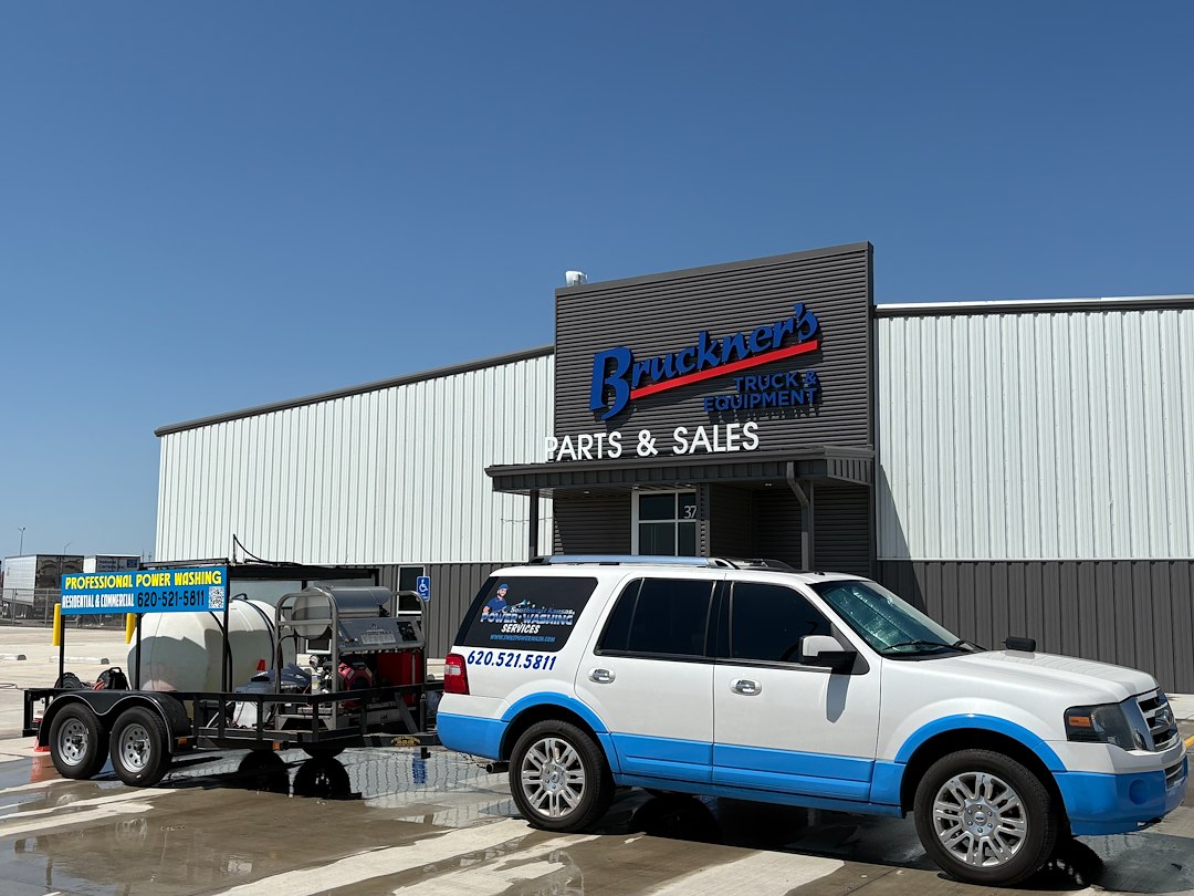 COMMERCIAL PARKING LOT CLEANING AT LOCAL GARDEN CITY BUSINESS
