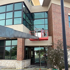 COMMERCIAL-WINDOW-CLEANING-IN-GARDEN-CITY-KANSAS 1