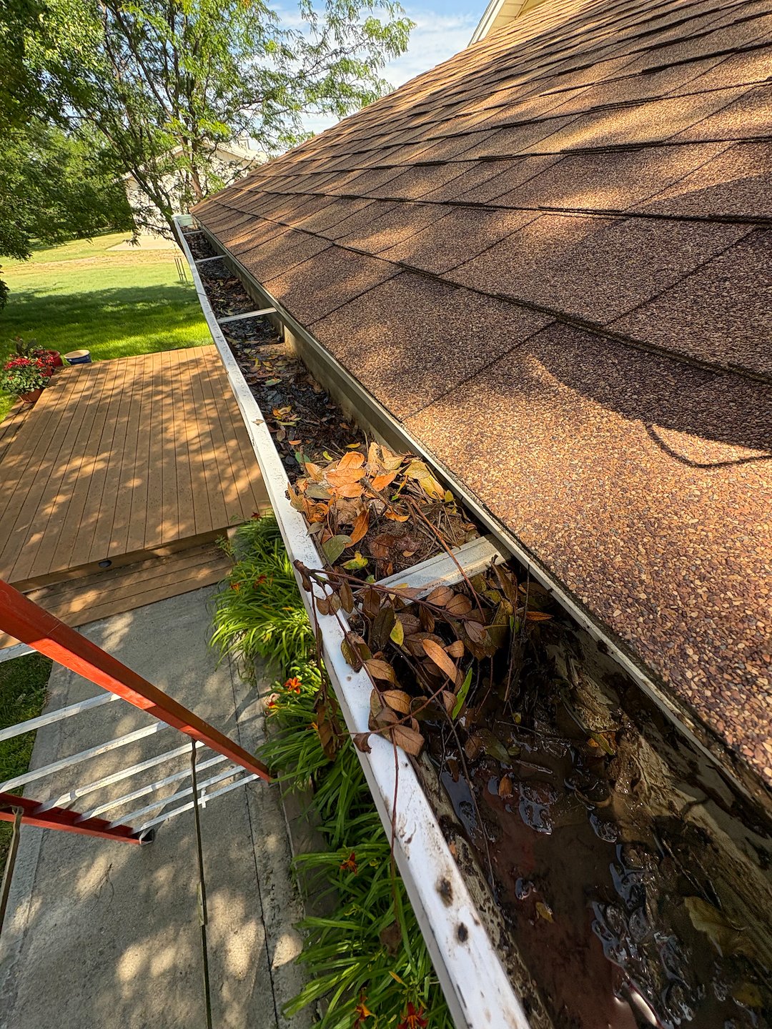 RESIDENTIAL GUTTER CLEAN OUT IN GARDEN CITY, KANSAS