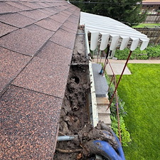 RESIDENTIAL-GUTTER-CLEAN-OUT 0